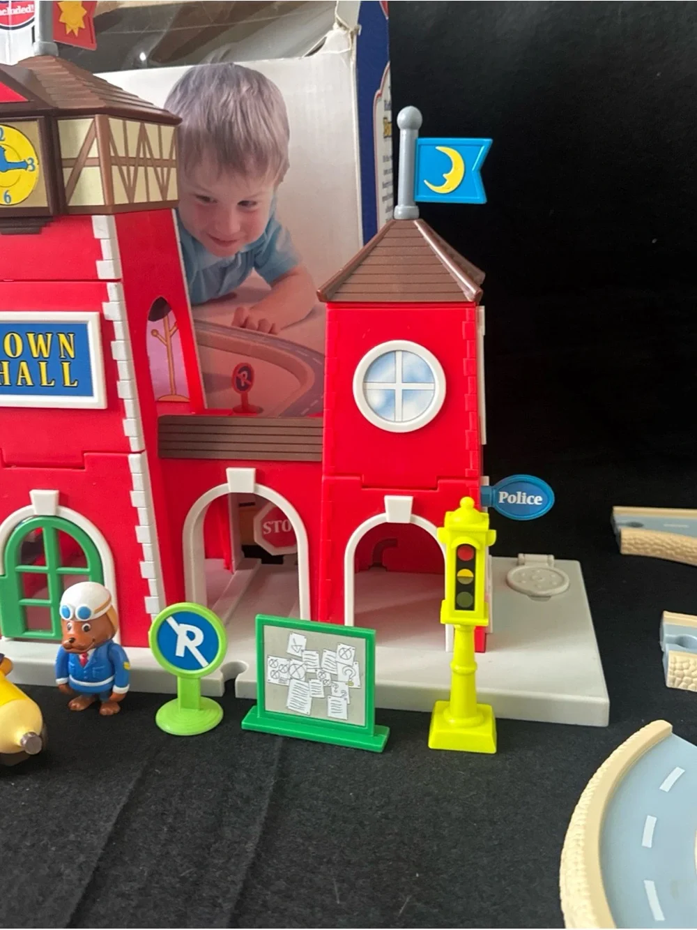 Richard Scarry's Busytown Deluxe Play Set Town Hall w/ Track Figures & Org Box